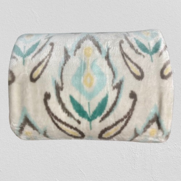 NWOT Life Comfort Super Plush Throw Blanket Teal Taupe White 70"x60" - Picture 2 of 7